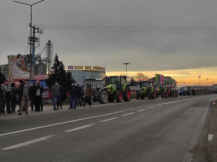 protest poljoprivrednika raca 