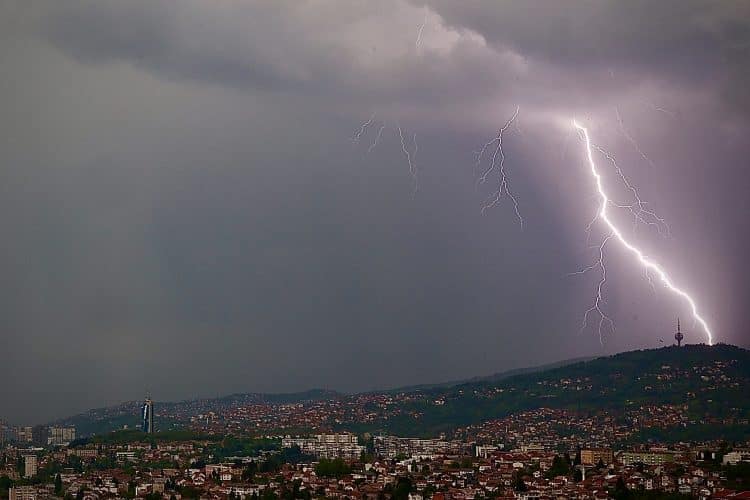 thunderstorm1652079058 IMG 3598 750x500 min